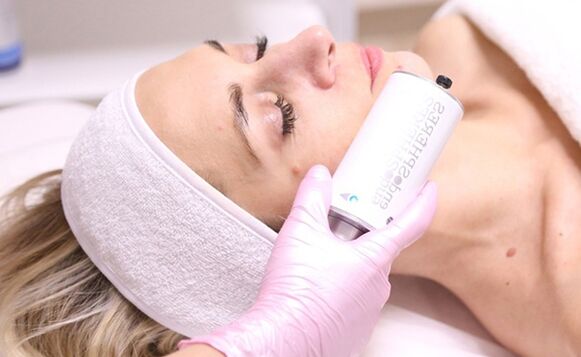 Endosphere facial therapy for the skin for a rejuvenating effect